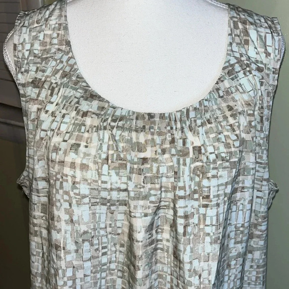 Chico’s wrinkle free sleeveless popover abstract print pleated neckline top - Picture 11 of 14
